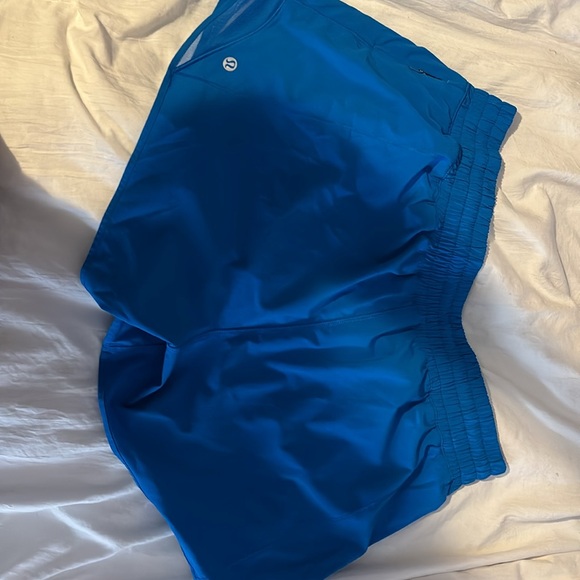 Lululemon EUC Hotty Hot short 4” - Picture 3 of 4